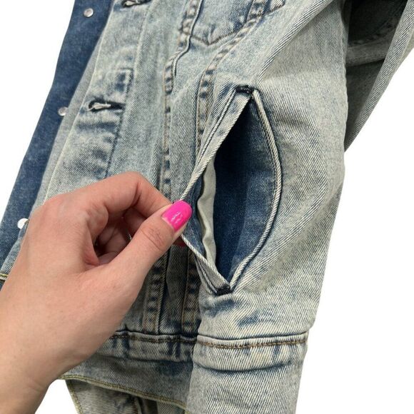 Levi's Women's Light Wash Trucker Denim Jacket Size Small - Picture 9 of 10